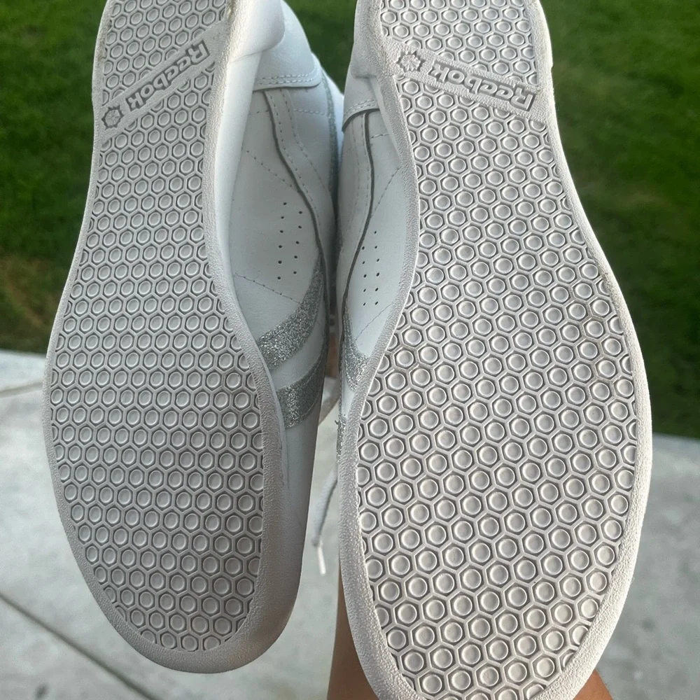 Reebok Size 7.5 Women’s White & Silver High Top - Picture 4 of 4